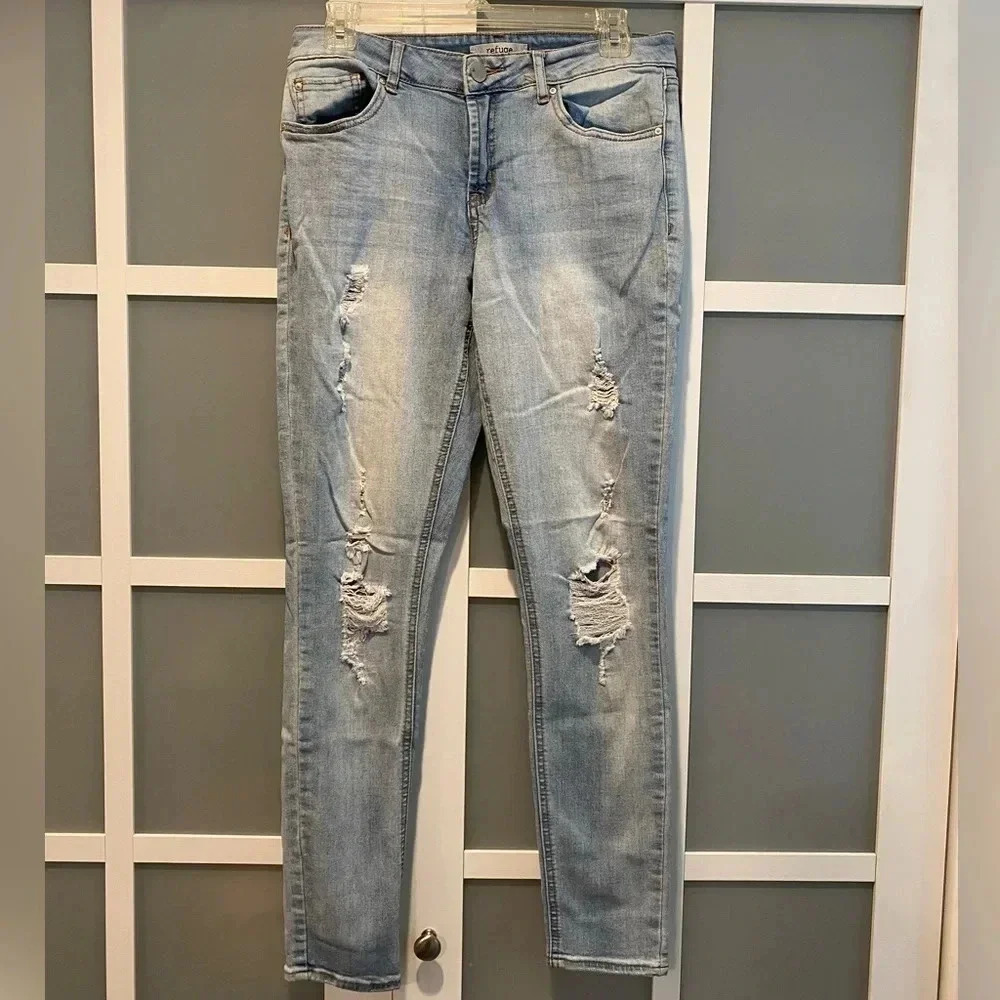 Refuge Women's Distressed Skinny Light Wash Denim High-rise Stretch Jeans 8 EUC - Picture 3 of 10